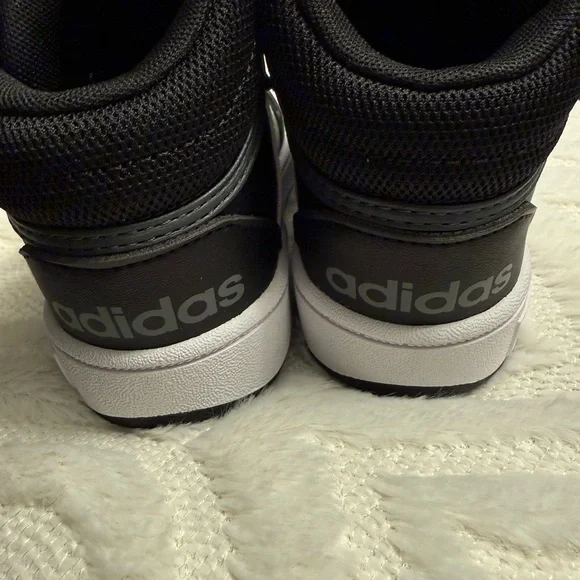NEW Adidas Kids Black and White Sneakers
Toddler Little Boys 8 - Picture 3 of 5